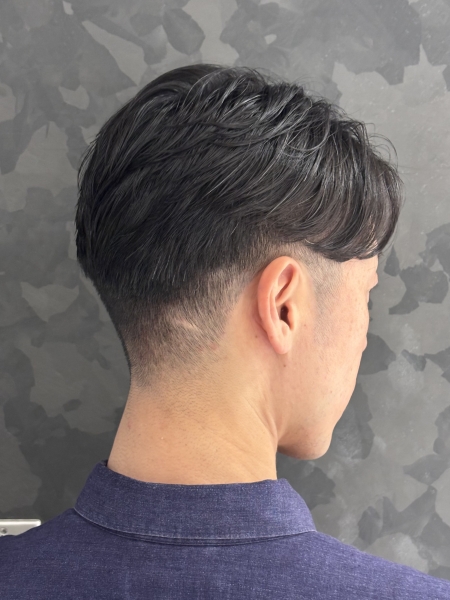 癖毛も味方に!センターパート