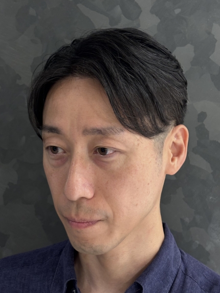 癖毛も味方に!センターパート