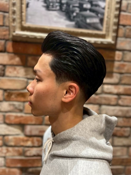 外国人風ポンパドール×テーパーローフェード