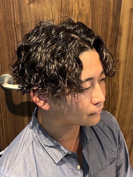 秋こそ挑戦!大人メンズのスパイラルパーマで洒落感アップ