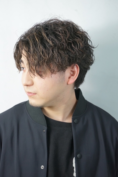 ツーブロック/センターパート/ツイストスパイラル〈理容室〉