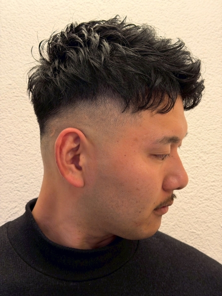 王道フェード×無造作パーマで大人の男らしさを演出