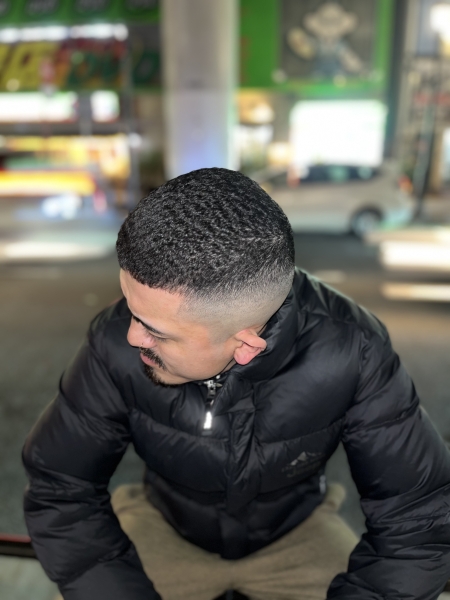 パンチパーマ×スキンフェード