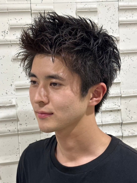 アップバング×束感ショートスパイキー