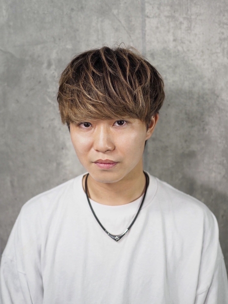 束感マッシュショート × ハイライトブラウン