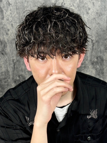 波巻きスパイラルパーマ×マッシュ 艶感グリース仕上げ