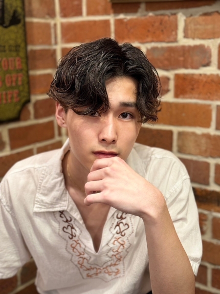 センターパート×波巻きニュアンスパーマ