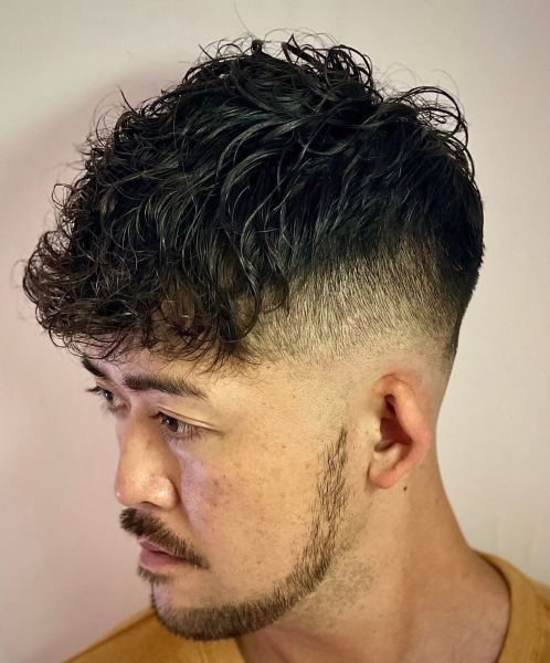 【波巻きスパイラル】×スキンフェードで魅せる大人バーバースタイル