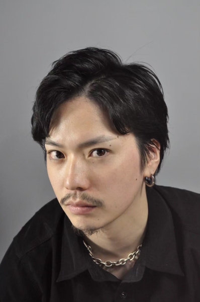 黒髪七三ショート