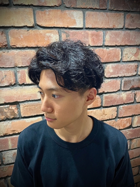 【波巻きパーマ】センターパート×ツーブロックで魅せる大人艶髪