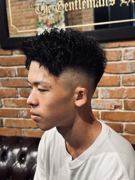 仙台/スキンフェード アップバング