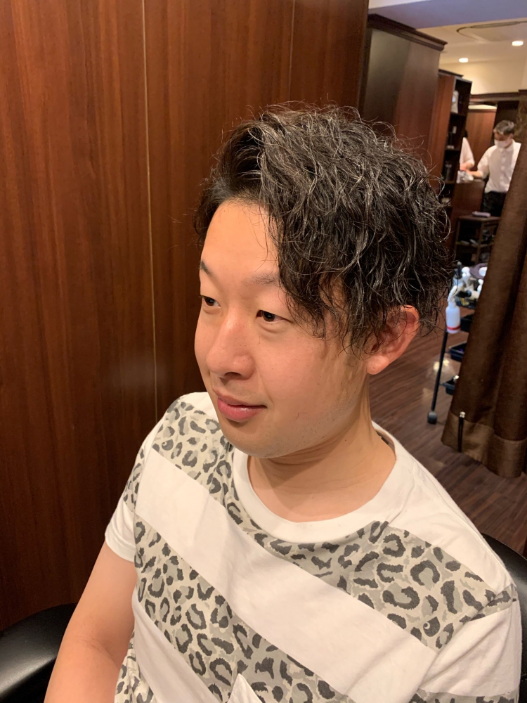 ツイストスパイラルパーマ 田町 理容室 床屋 七三 かきあげ 耳かけスタイル ヘアカタログ 高級理容室 床屋 ヒロ銀座ヘアーサロン