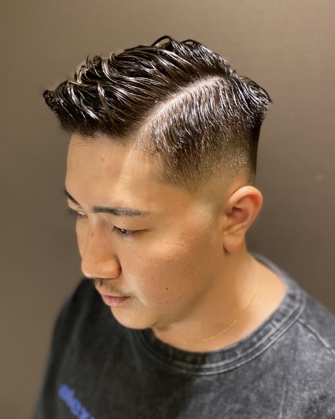 男らしさ際立つ 七三バーバーミドルスキンフェード