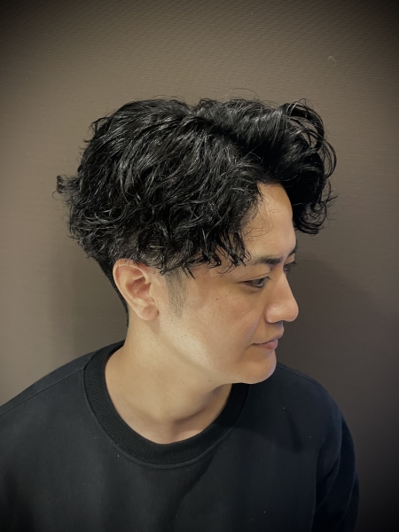 スパイラルパーマ×センターパート