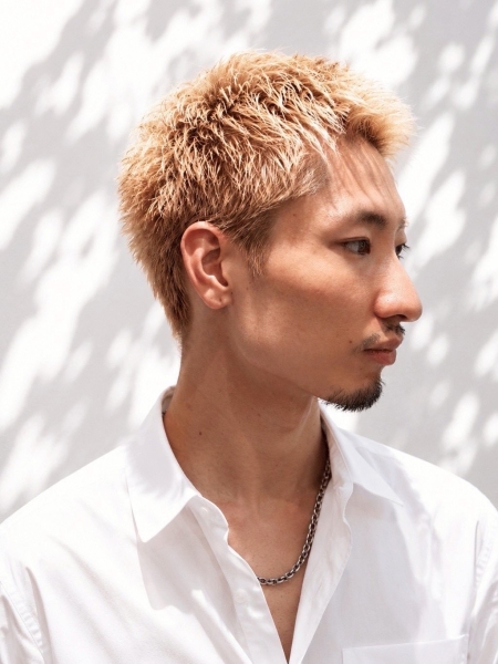 大人の色気を引き出すハイトーンショート