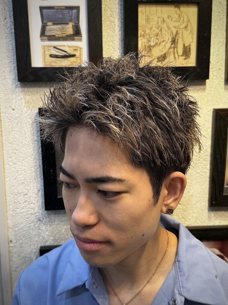 #スキンフェード #ツイスパ #メンズカット #メンズパーマ #センターパート #フェザーパーマ #スパイキーショート #ツーブロック #フェード #梅田バーバー #大阪バーバー #バーバーショップ