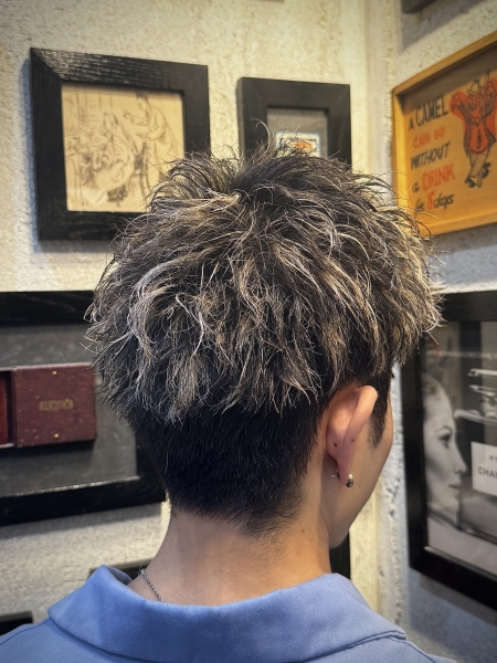 #スキンフェード #ツイスパ #メンズカット #メンズパーマ #センターパート #フェザーパーマ #スパイキーショート #ツーブロック #フェード #梅田バーバー #大阪バーバー #バーバーショップ