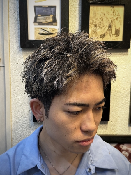 #スキンフェード #ツイスパ #メンズカット #メンズパーマ #センターパート #フェザーパーマ #スパイキーショート #ツーブロック #フェード #梅田バーバー #大阪バーバー #バーバーショップ