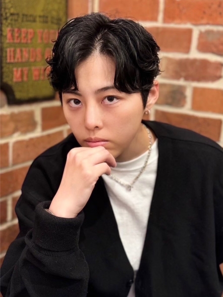 センターパートフェザーパーマ